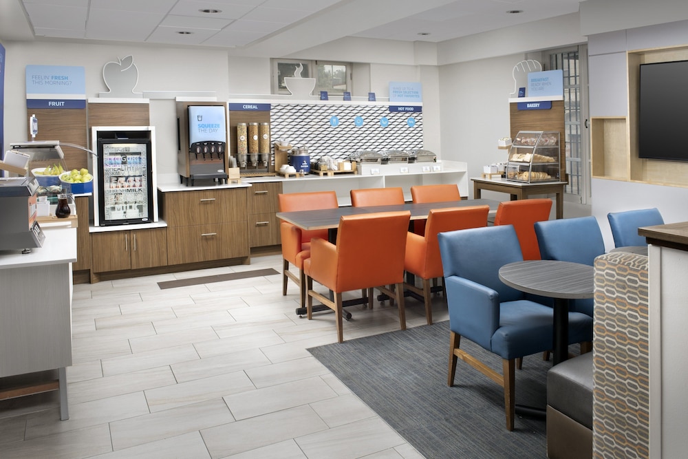 Holiday Inn Express San Antonio N-Riverwalk Area 41/49