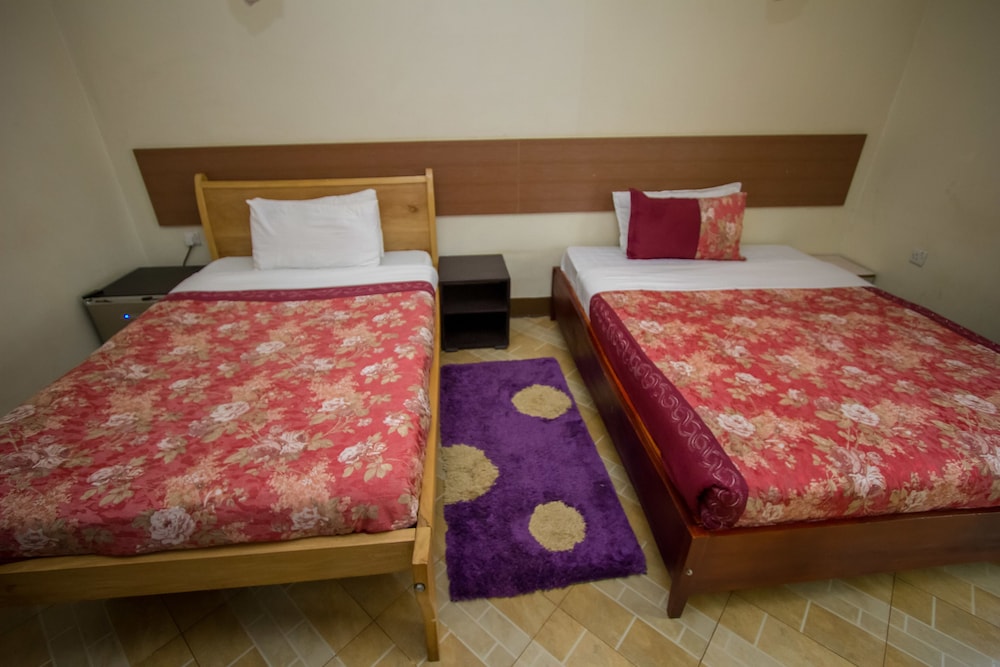 Grand Global Hotel 10/65