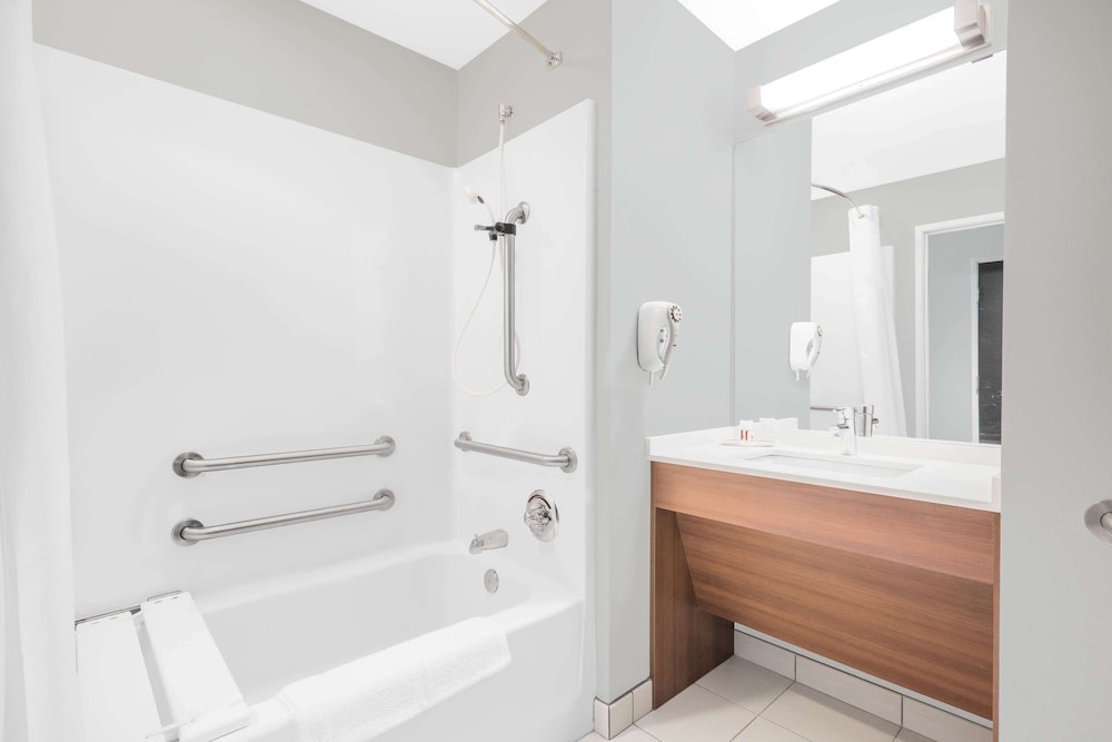 Microtel Inn And Suites By Wyndham Binghamton 13/34
