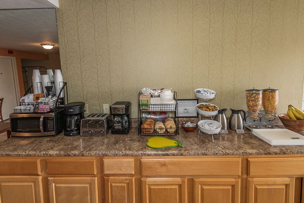 Americas Best Value Inn Austinburg 15/19