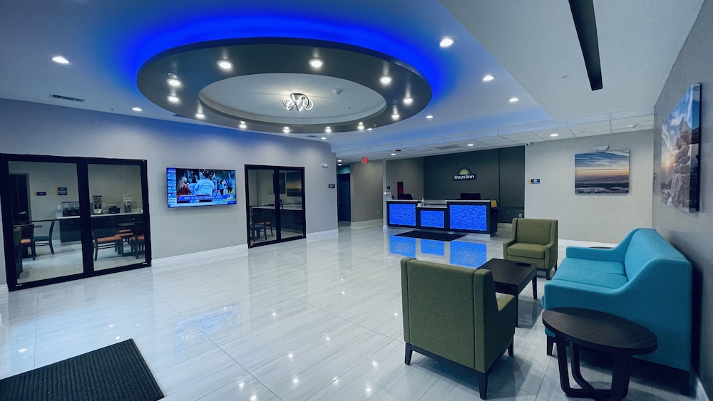Days Inn & Suites by Wyndham Greater Tomball 11/61