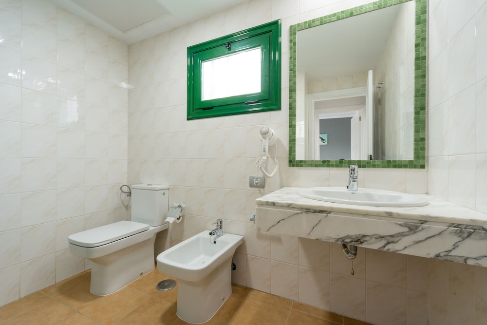 Hyde Park Lane Bungalows 50/50