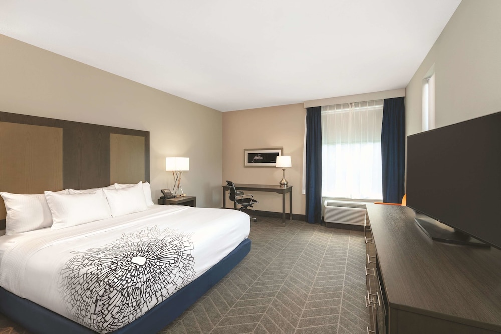 La Quinta Inn And Suites By Wyndham Opelika Auburn 9/33