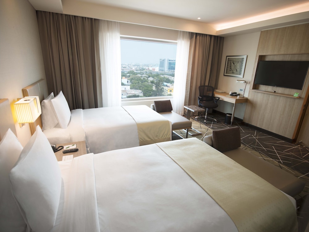 HOLIDAY INN CHENNAI OMR IT EXPRESSWAY 14/76