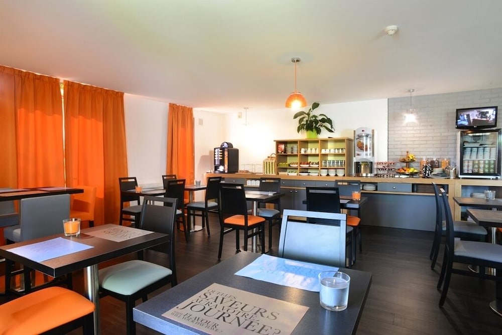 restaurant cafeteria