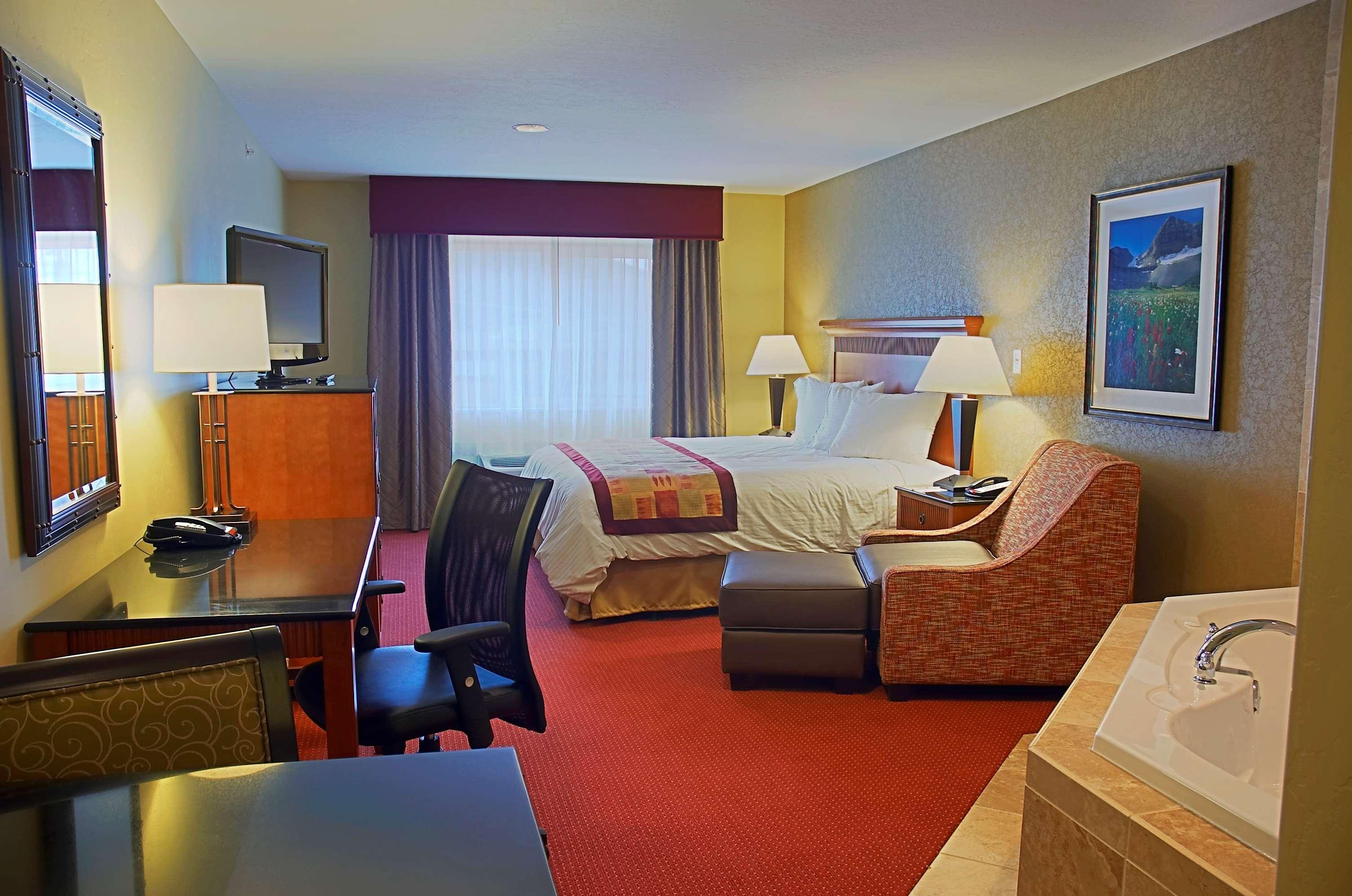 غرفة بسرير كينج، Best Western Plus Canyon Pines 2/8