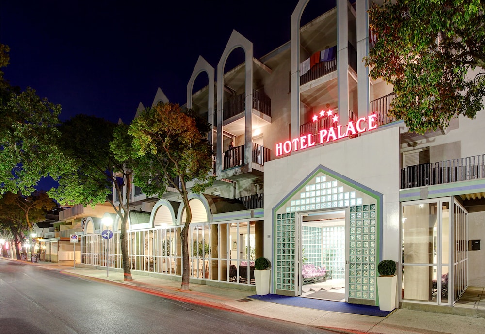 Hotel Palace 1/28