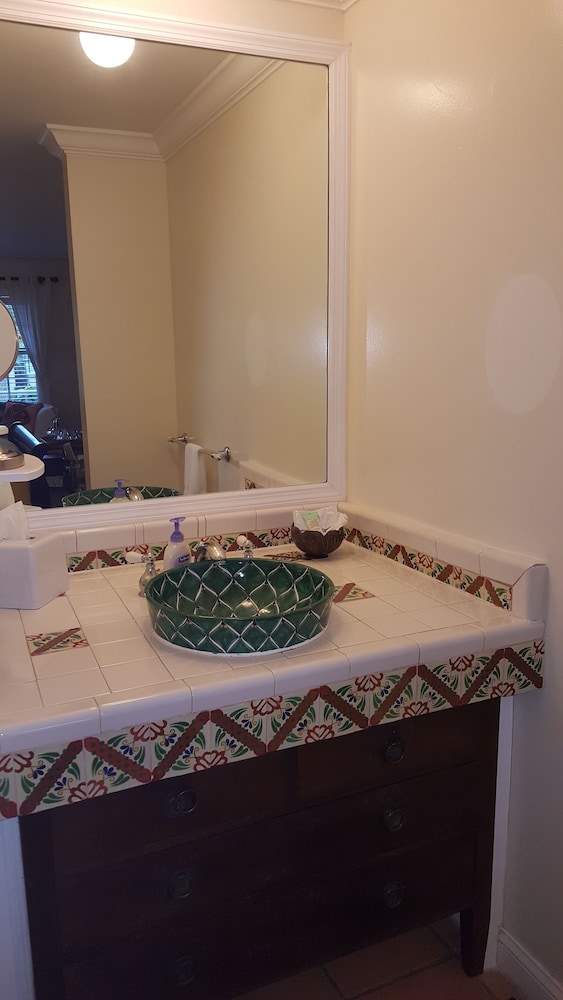 The Caribbean Court Boutique Hotel 68/83