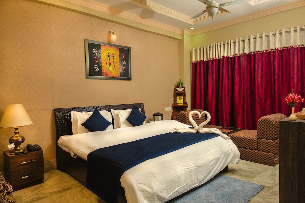 HOTEL MEENAKSHI 12/48