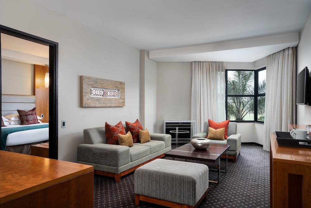 Premier Hotel Or Tambo 43/66