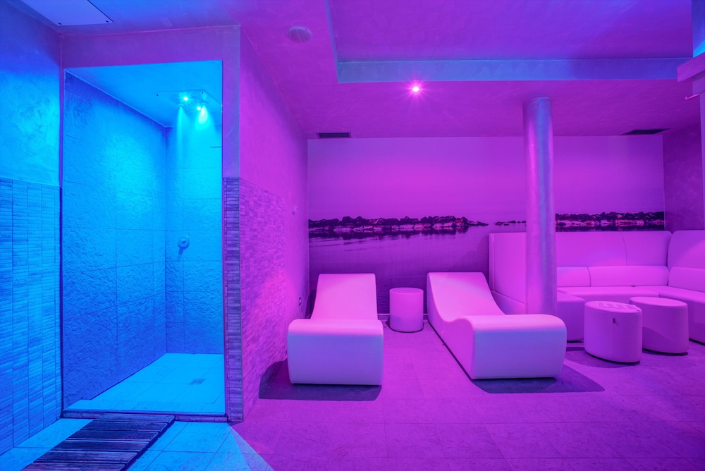 Ferretti Beach Hotel 47/65