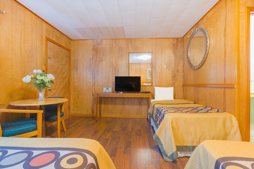 Parkside Motel by OYO Meadville Conneaut Lake 34/50