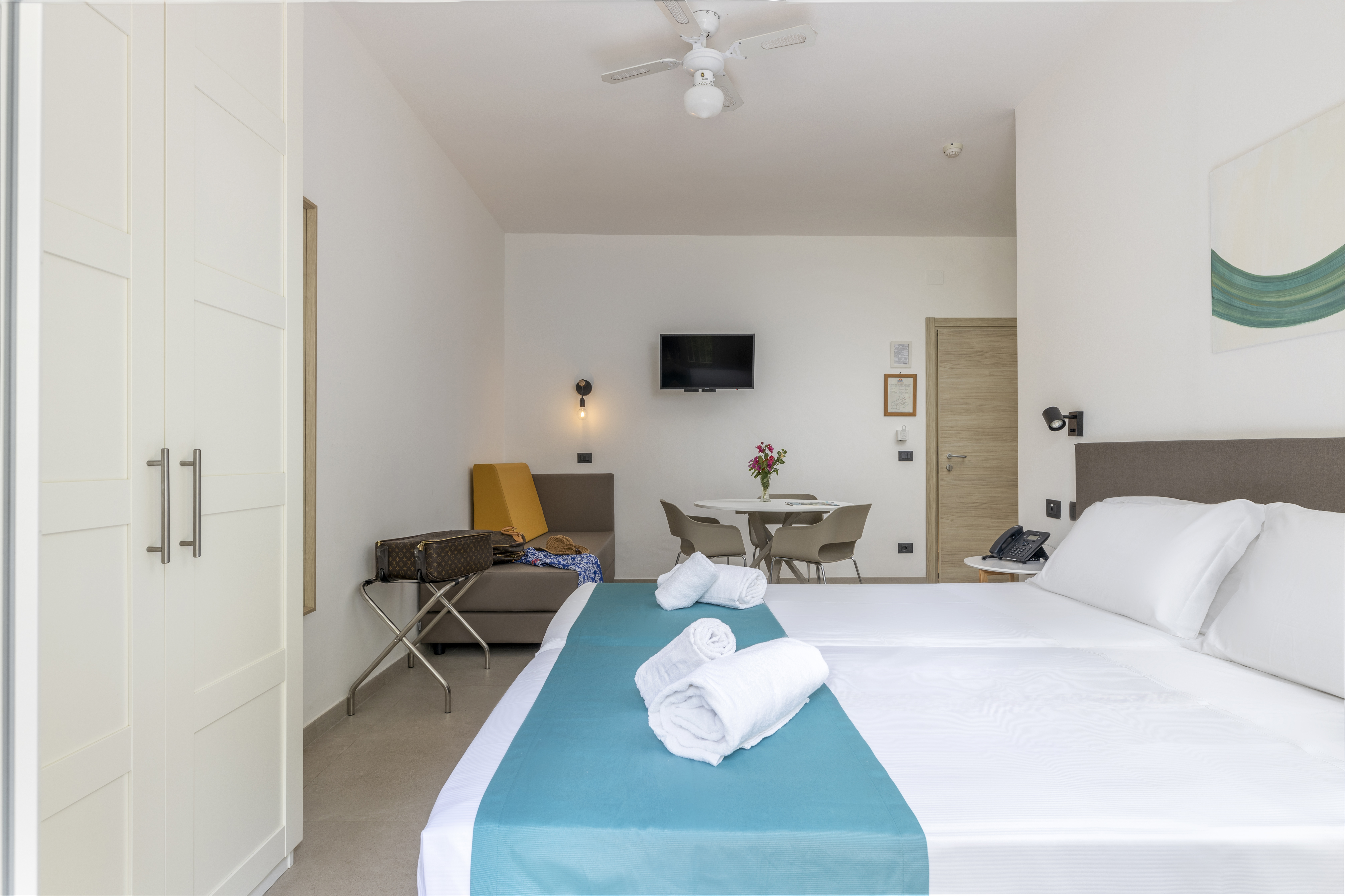 Mono, 3 Beds, Garden View, Ground Floor