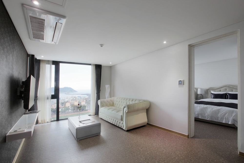 Eins Hotel 39/47