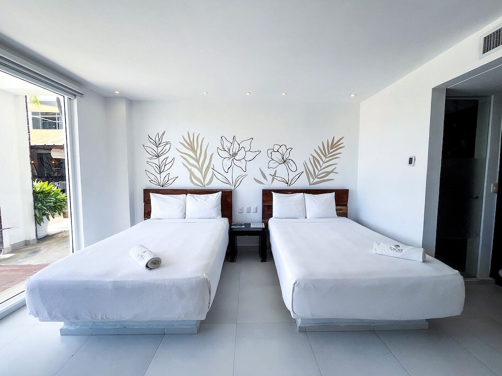 STANDARD, DOUBLE OR TWIN BED, POOL ACCESS