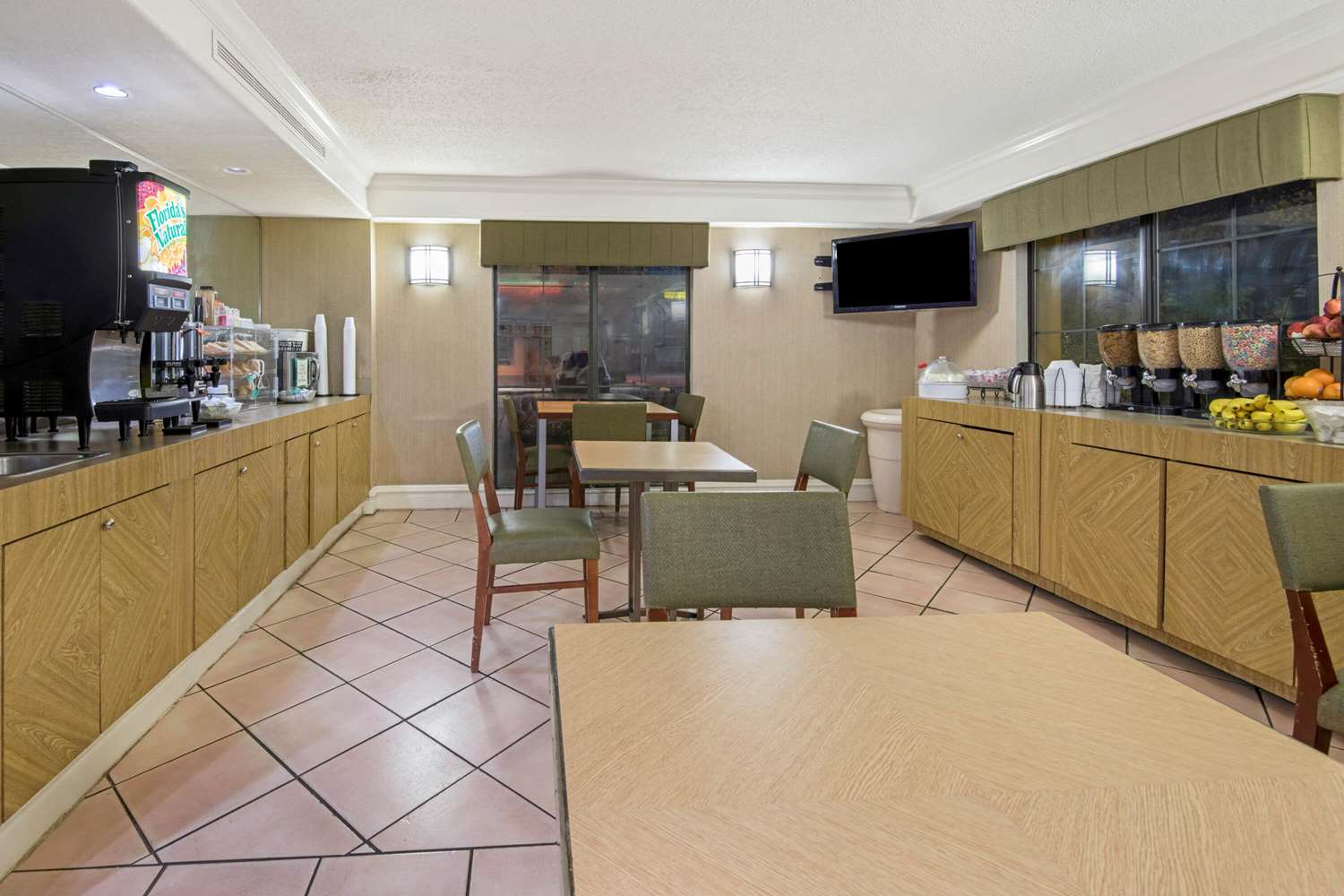 La Quinta Inn San Antonio I 35 N At Rittiman Road 32/46