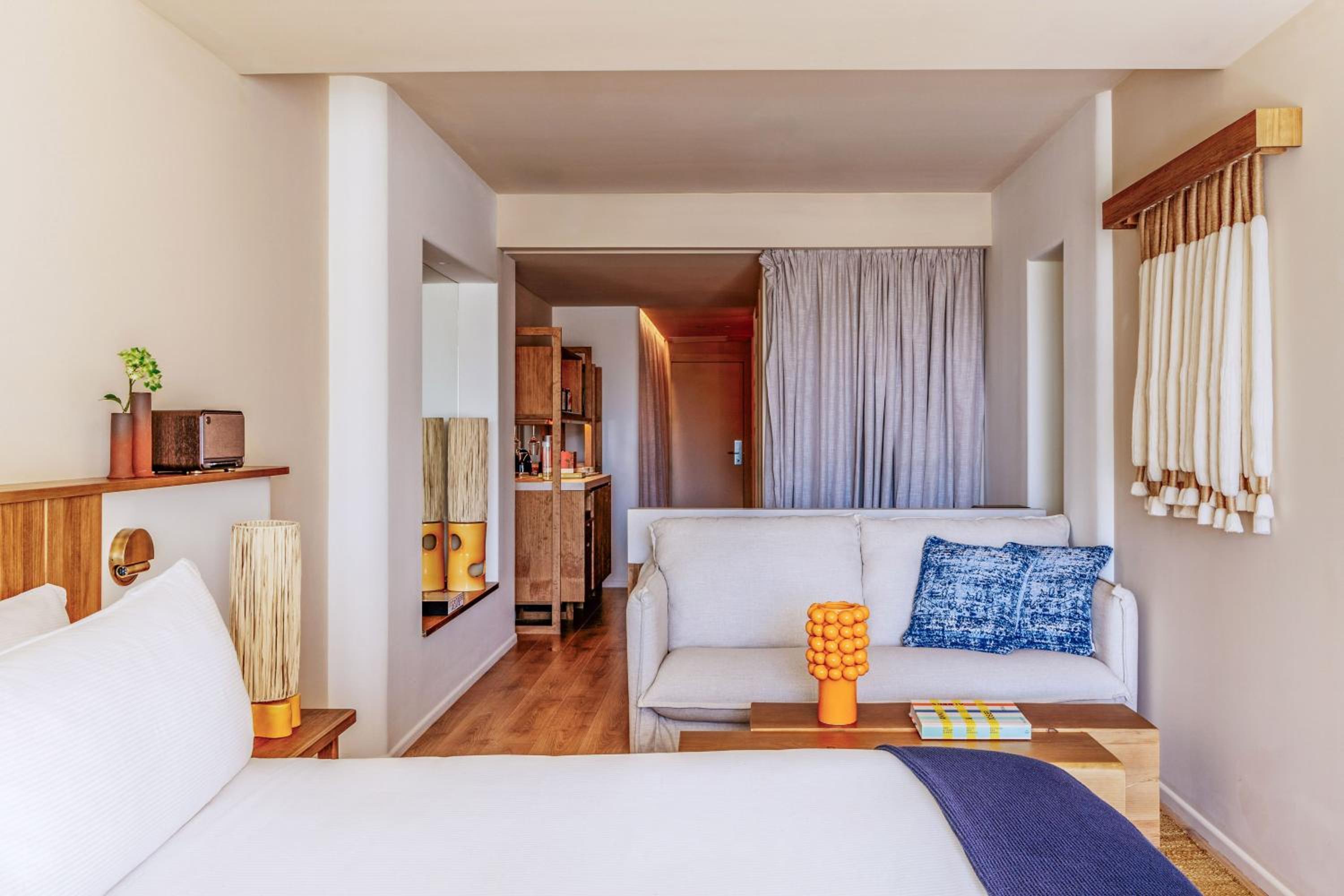Beyond Me, Junior Suite, Queen Bed, Terrace, Bathtub