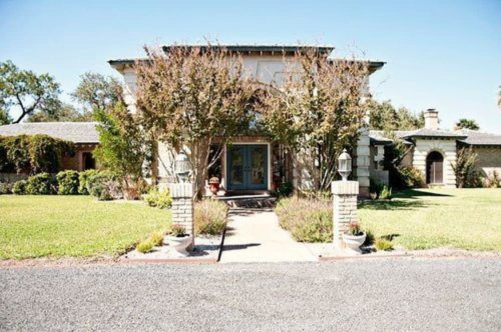 Live Oaks Bed and Breakfast 36/44