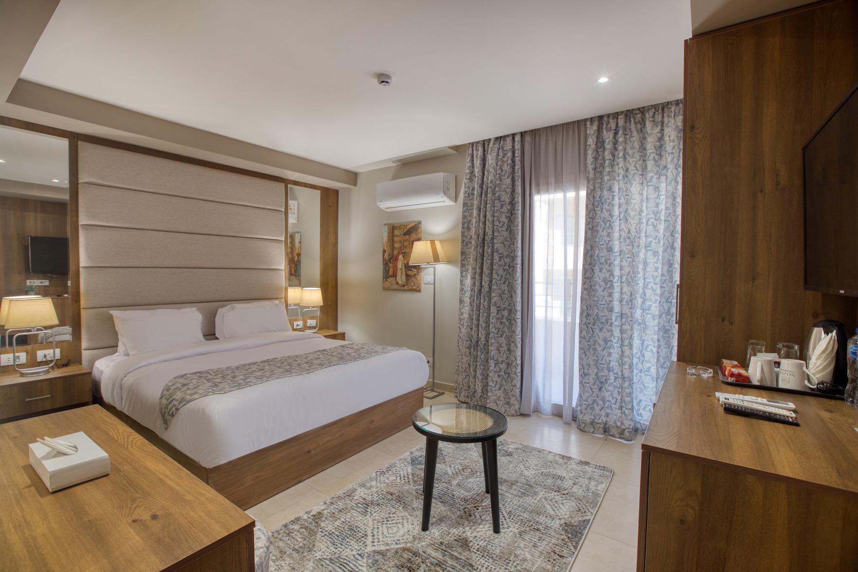 Room, King Bed, Pyramids View, Sofa