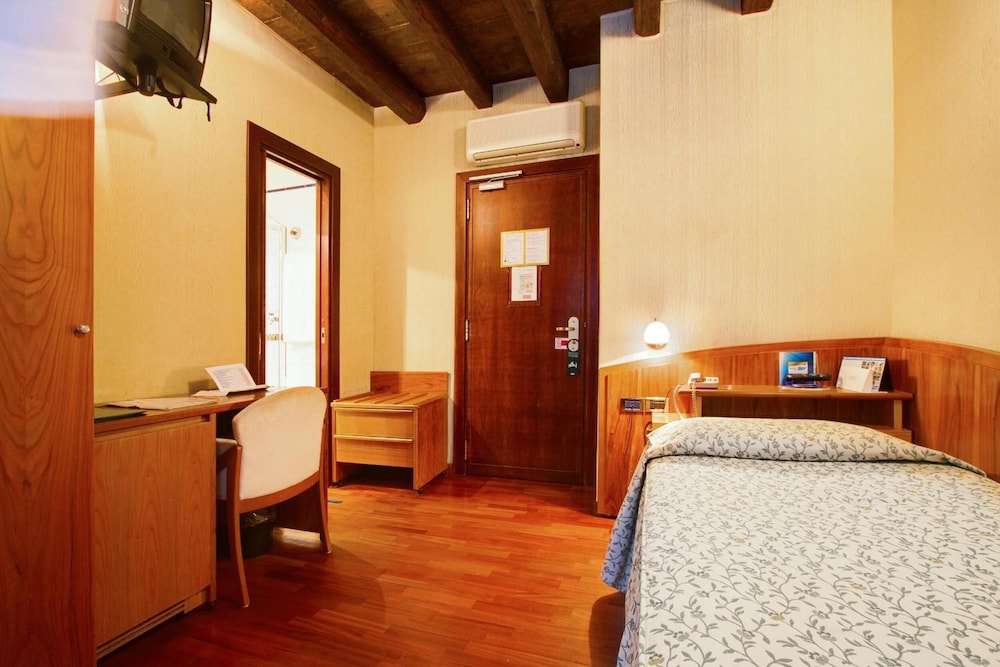 Hotel Corot 18/33