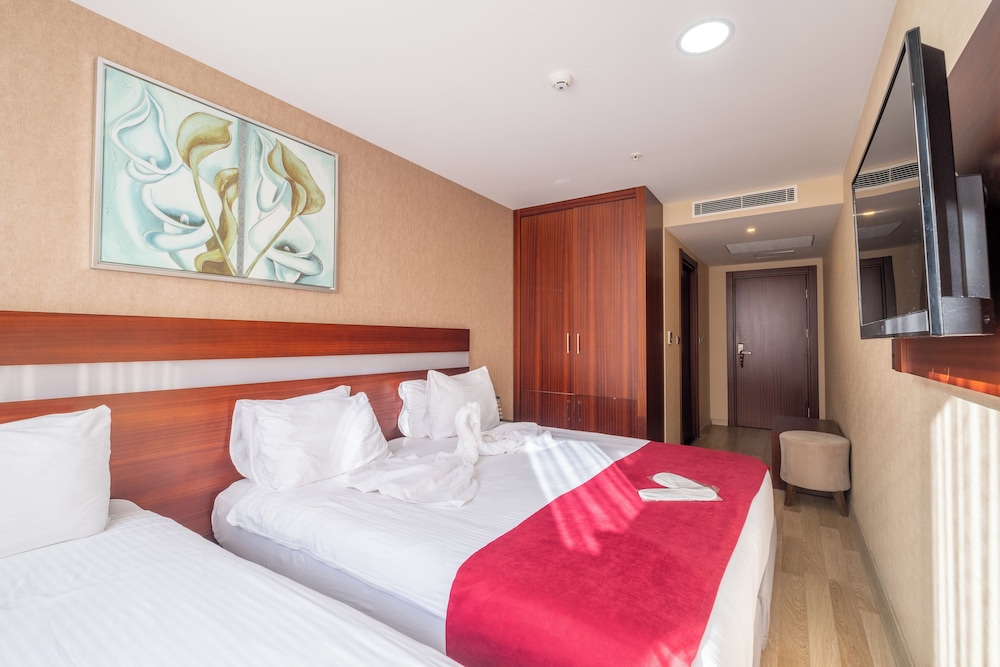 ROOM, TRIPLE