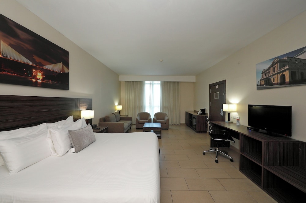 EXECUTIVE, KING BED