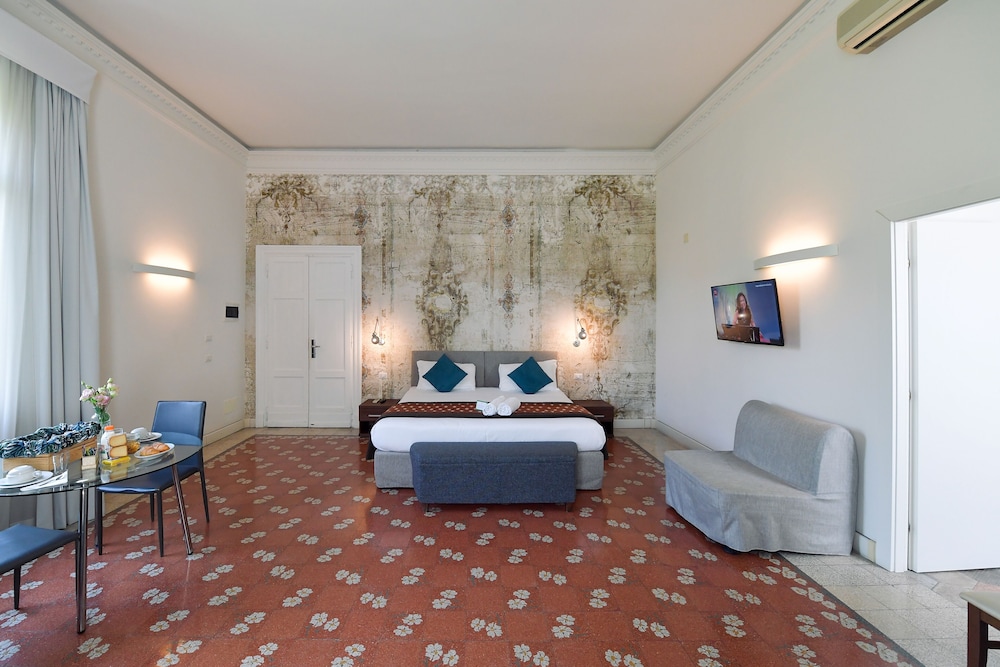 JUNIOR SUITE, LARGE