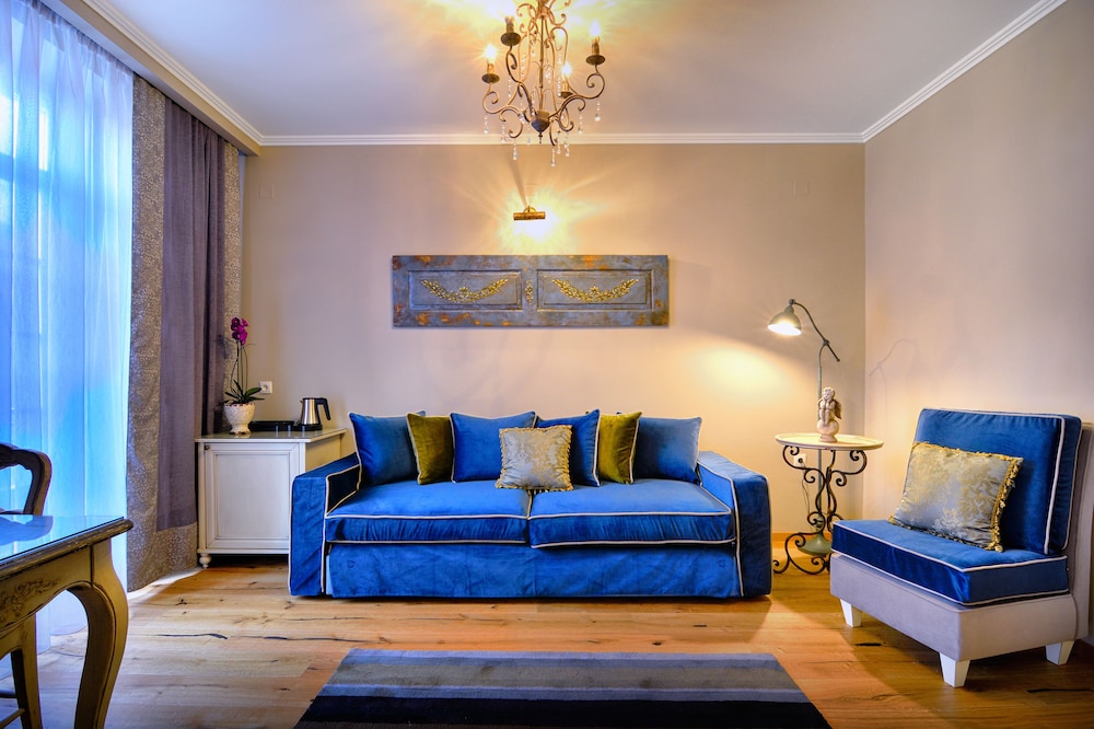 Hotel Antique 26/50
