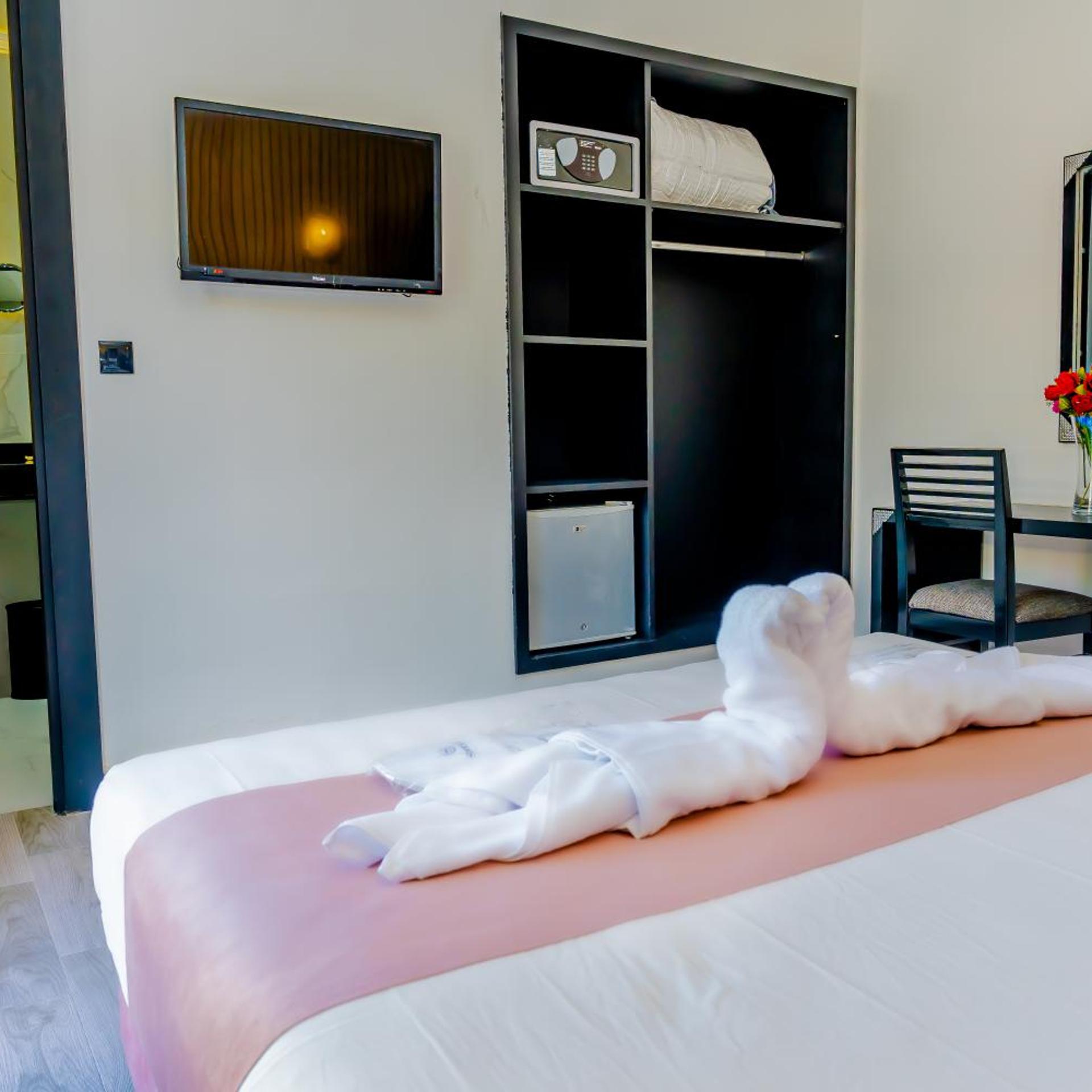 غرفة بسرير مزدوج، Hotel Les Ambassadeurs 5/9