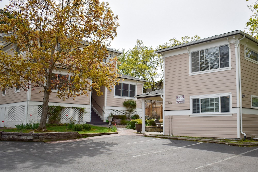 Mccall House Bed And Breakfast 2/50