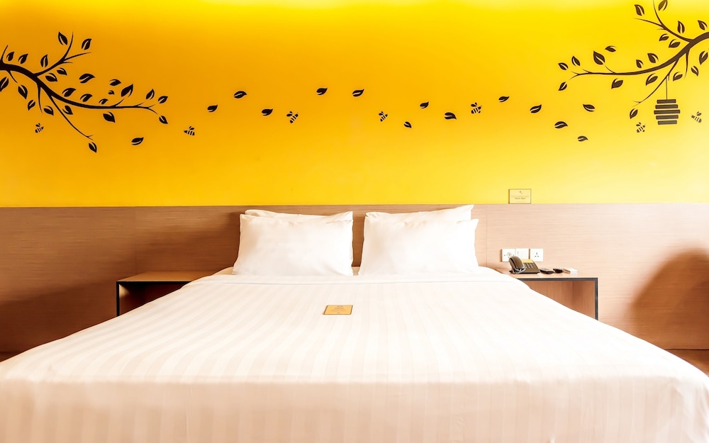 Yellow Bee Hotel 28/68