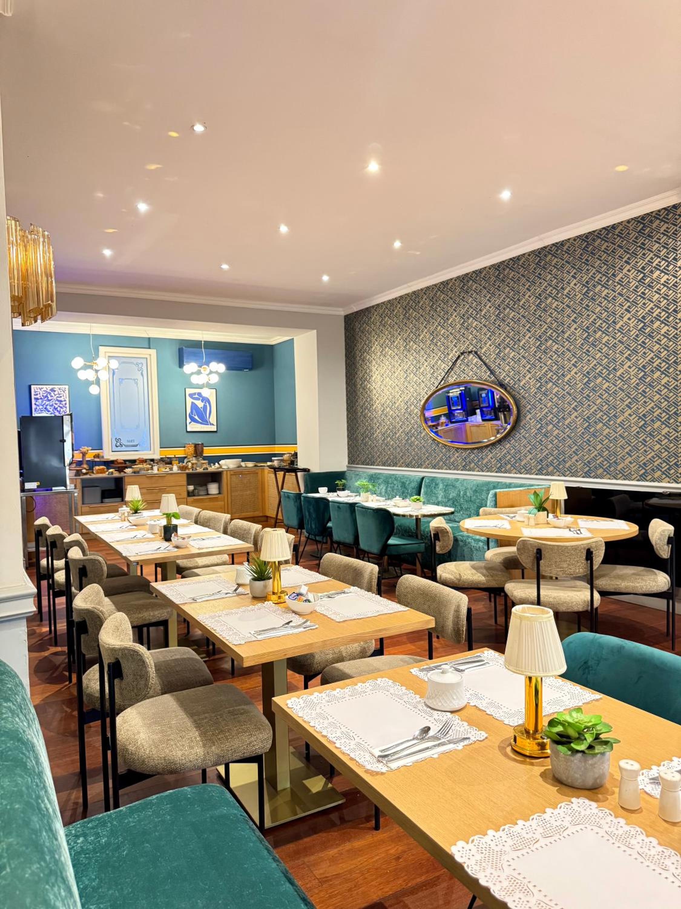 Hotel Restaurant Christophe Colomb 42/50