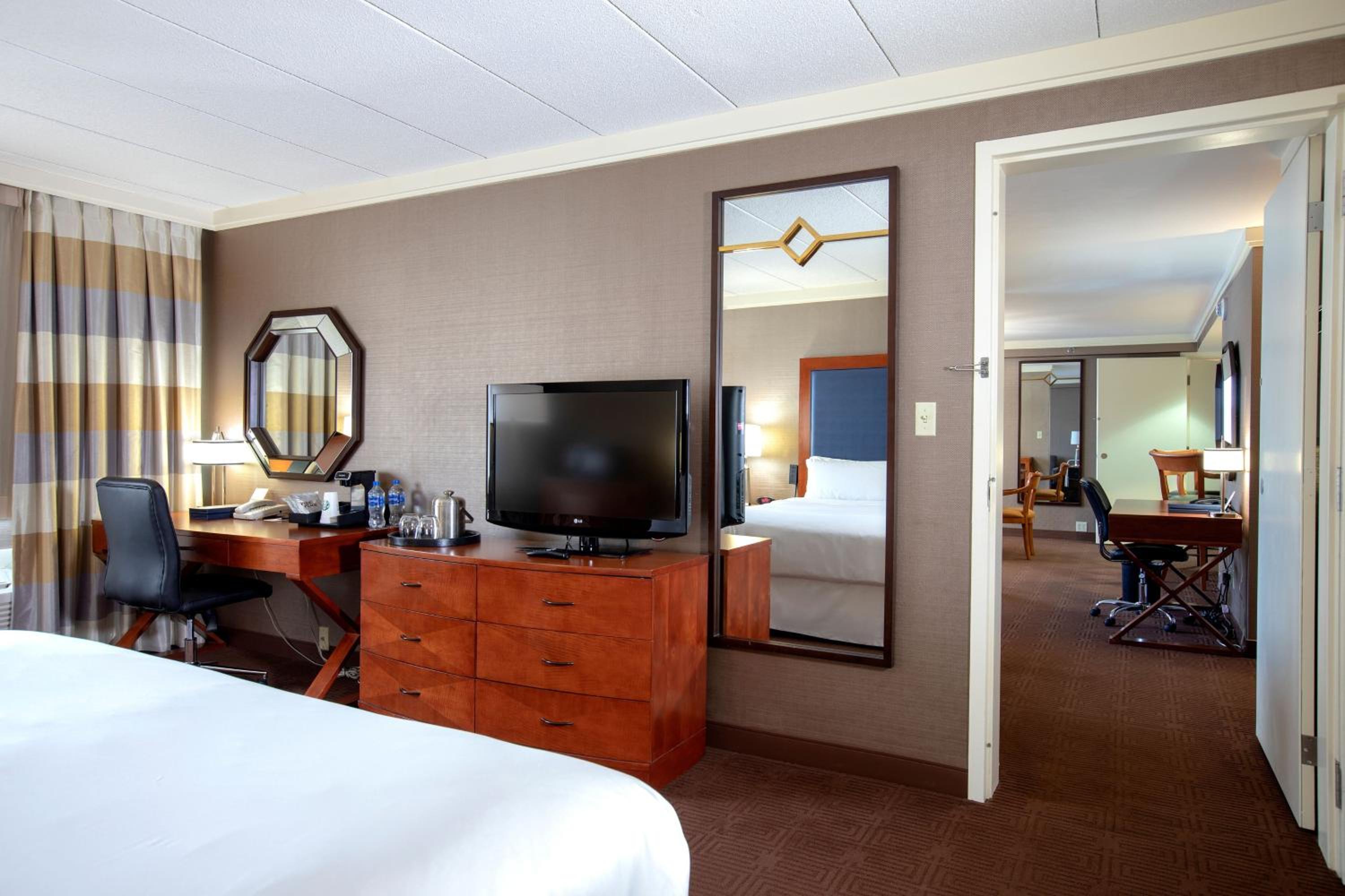 Suite, 1 King or 2 Queen Beds, Concierge Level
