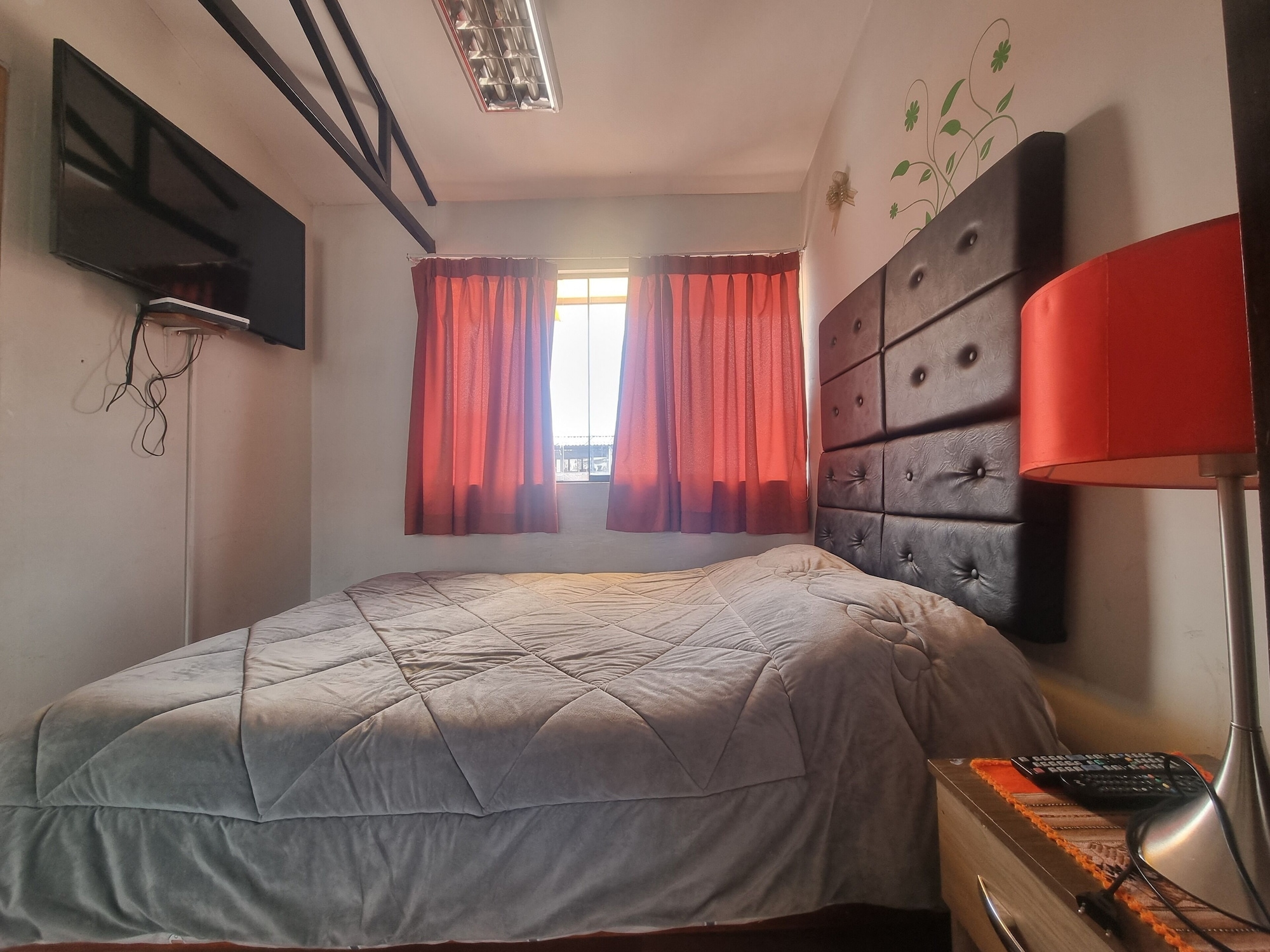 Economy, Penthouse, 1 Single and 2 Queen Beds, Mountain View, Kitchen