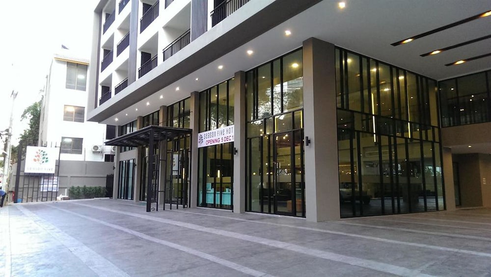 Season Five Hotel 3/53