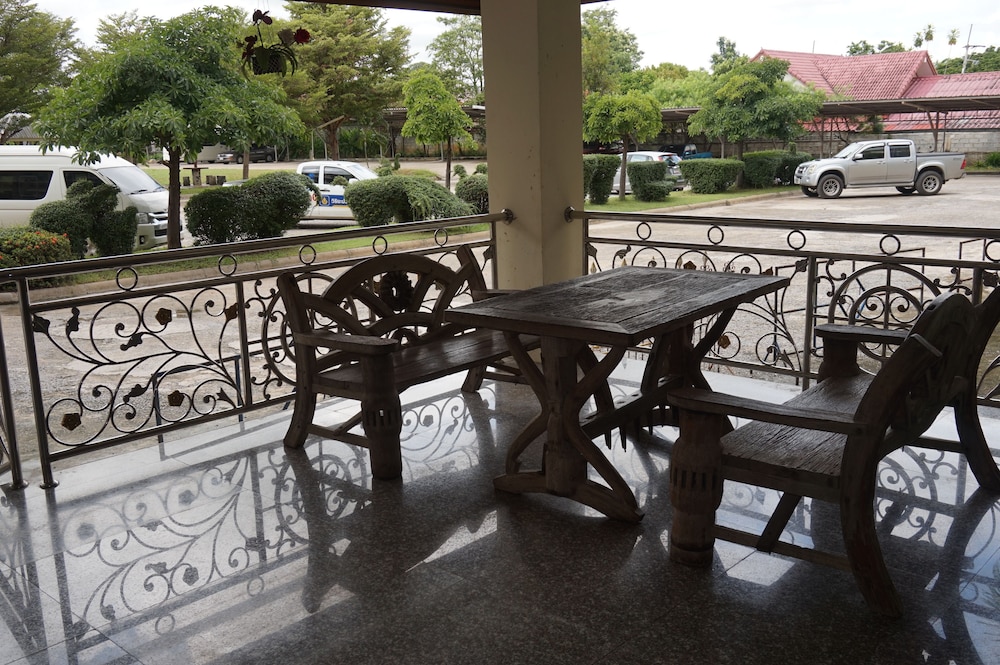 A.P. Garden Hotel 43/48