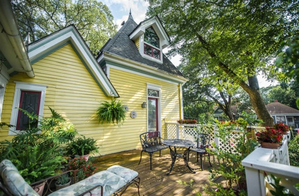 Sugar Magnolia Bed & Breakfast 30/34