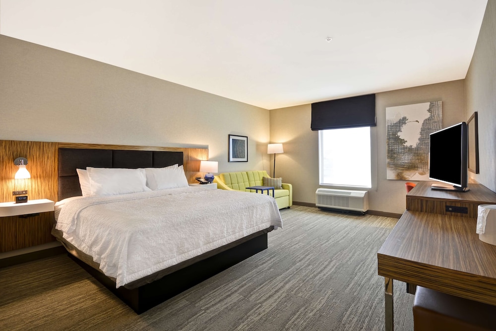 Hampton Inn Suites Detroit Warren 14/49