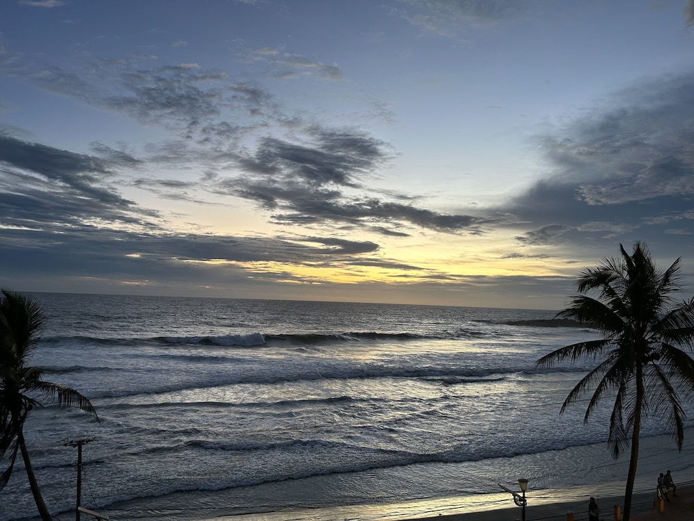 The Ocean Park Beach Resort 30/45