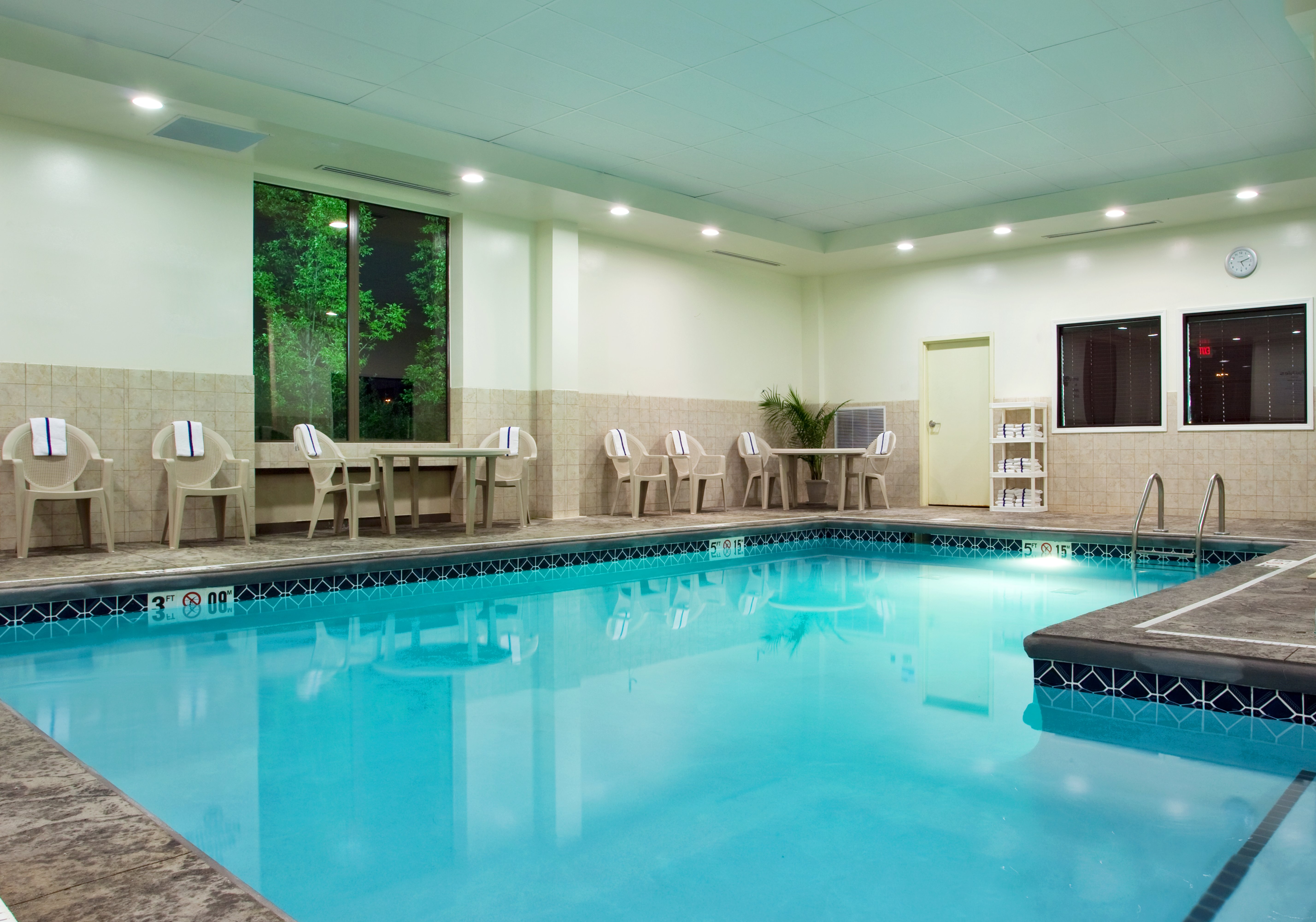 Holiday Inn Express Suites Akron Regional Airport Area 31/43