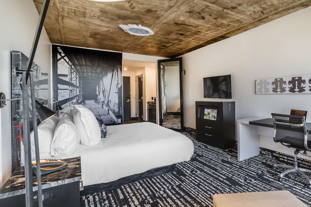 Lorenzo Hotel Dallas, Tapestry Collection by Hilton 17/82