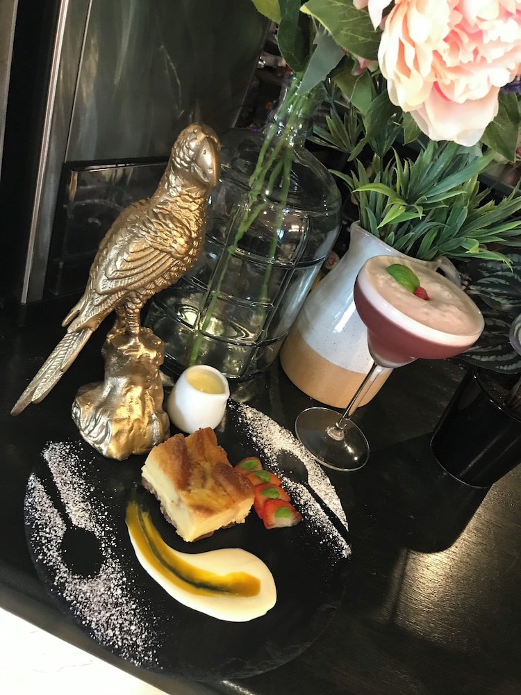 Falcon Hotel 18/30