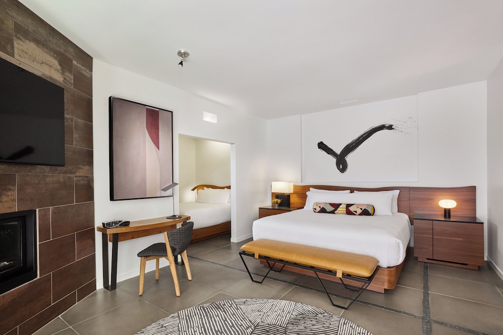 Spa, Suite, 1 King and 2 Queen Beds, 2 Queen Beds