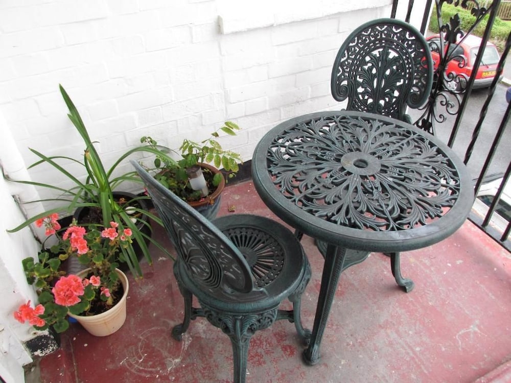 Tregella Guest House 8/50