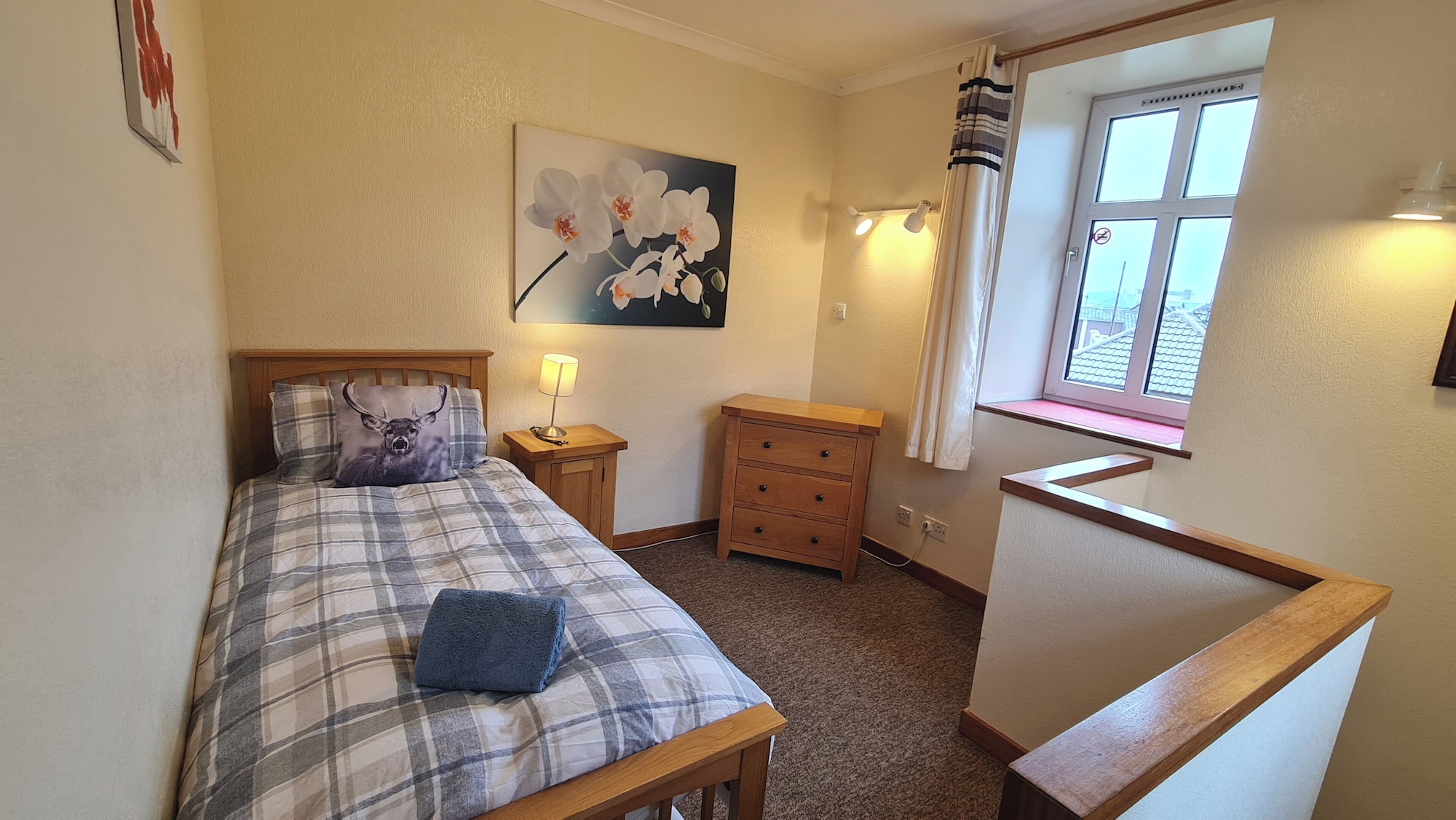 كوخ عائلي بسرير كينج وثلاثة أسرّة مع سرير سحّاب إضافي، Darwin Cottage Self Catering In Elgin 5/10