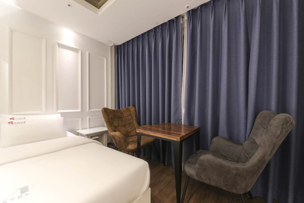 Stay 1 Hotel 25/49