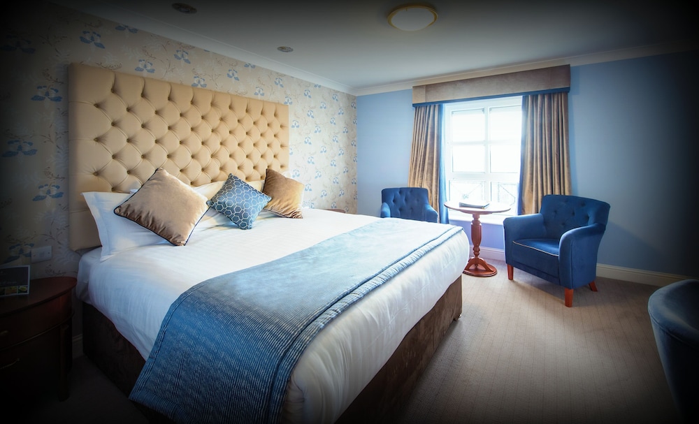 ROOM, DOUBLE BED