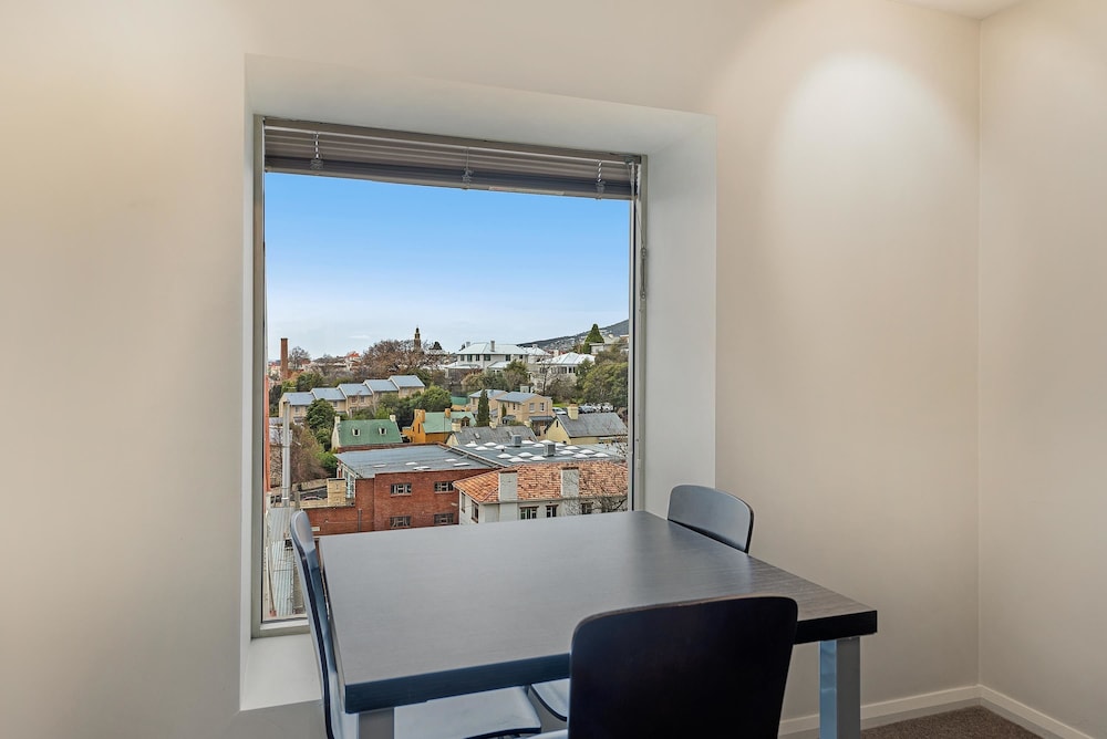 Mantra One Sandy Bay Road Hobart 38/64