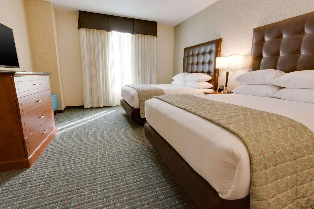 2 Rooms, Suite, 2 Queen Beds, Sofa, Accessible