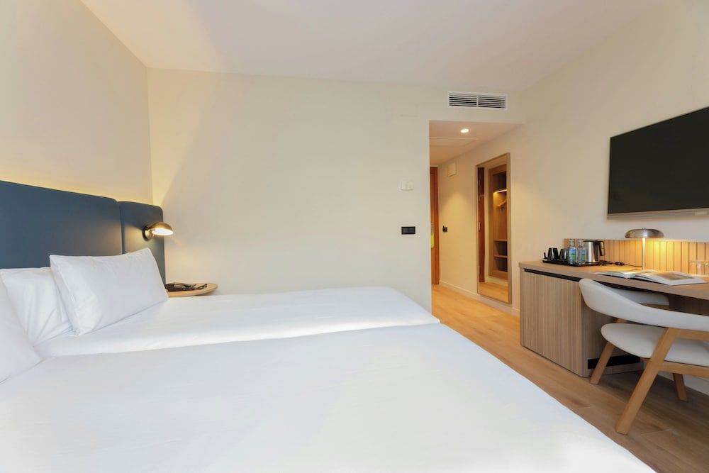 CLASSIC, TWIN BEDS, BALCONY